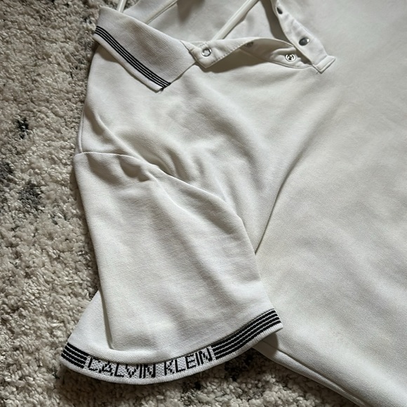 Calvin Klein - Picture 2 of 4